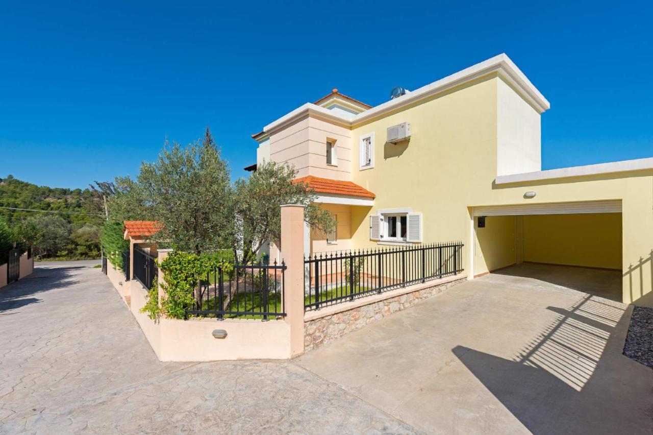 Apollo Springs By Villa *